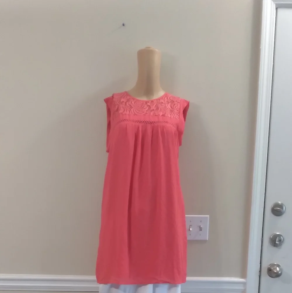 4/$20 women's top - Picture 2 of 8